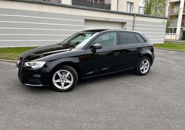 Audi A3 cena 61900 przebieg: 138000, rok produkcji 2016 z Września małe 667